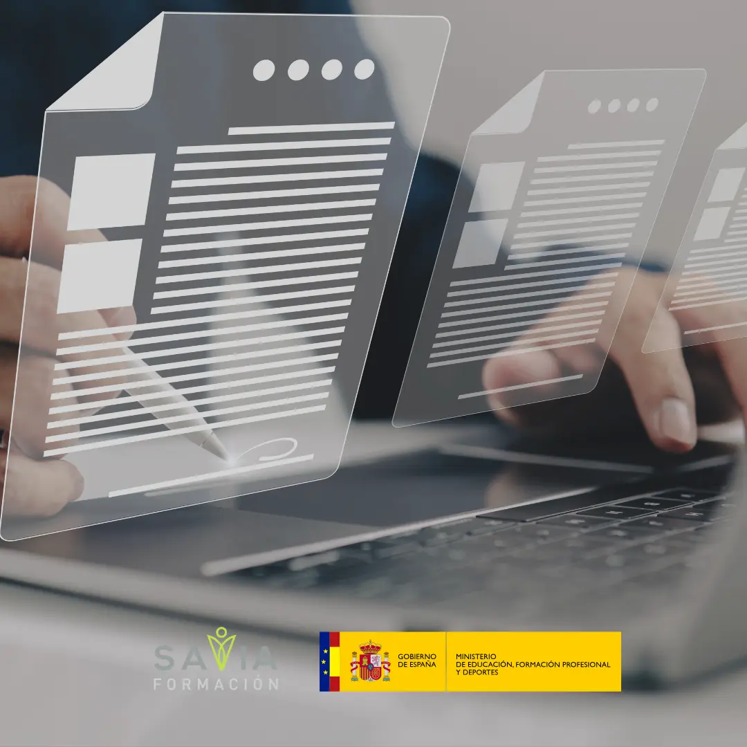 Persona utilizando un ordenador portátil para gestionar documentos digitales, con los logotipos de Savia Formación y el Ministerio de Educación, relacionado con el curso Operaciones de Grabación y Tratamiento de Datos y Documentos (ADGG0508) impartido por Savia Formación en Fuengirola, Málaga.