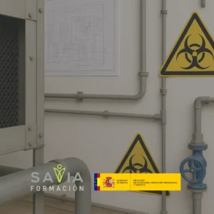Instalación industrial con tuberías, válvulas y señal de riesgo biológico, representando entornos de aplicación del certificado de profesionalidad de legionella homologado impartido por Savia Formación, con respaldo del Gobierno de España.